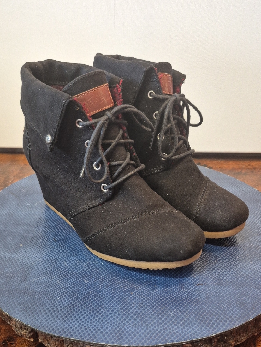 Mad Love Black Suede Lace-Up  Wedge Boots with Tan Outsole Womens sz.7 #1073s